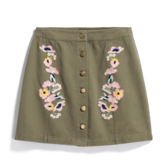 En Creme Dresses & Skirts - NWT StitchFix Embroidered Button Front Skirt